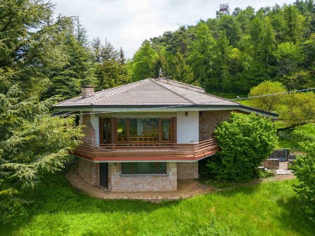 Villa Indipendente in vendita a Spiazzi, Caprino Veronese