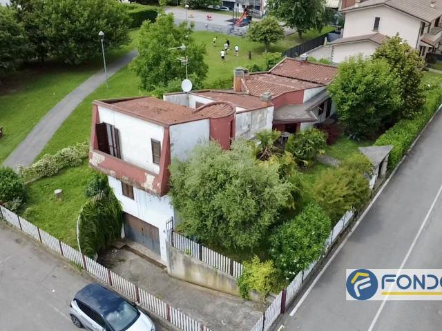 Villa Indipendente in vendita a Capriolo, Lombardia