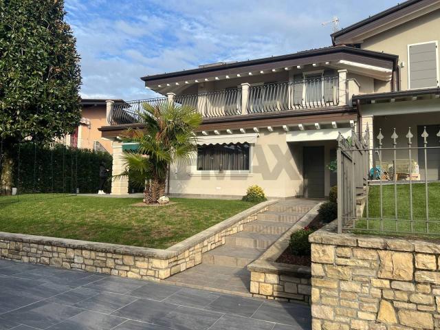 Villa Indipendente in vendita a Le Case, Capriolo