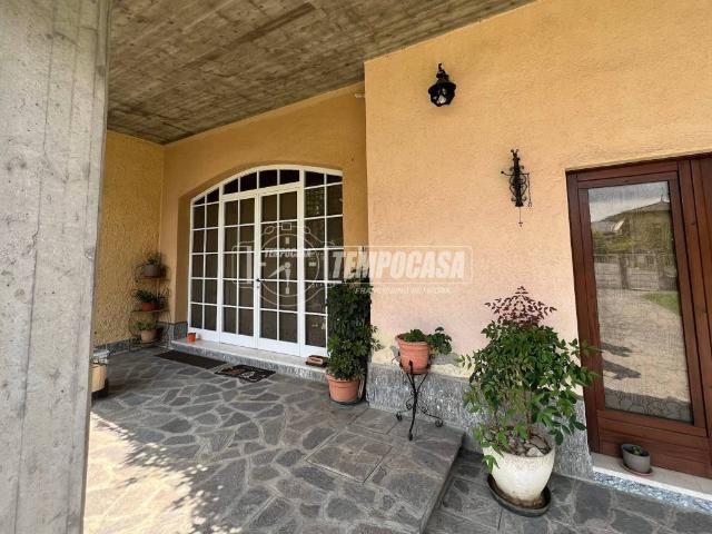 Villa Indipendente in vendita a Le Case, Capriolo