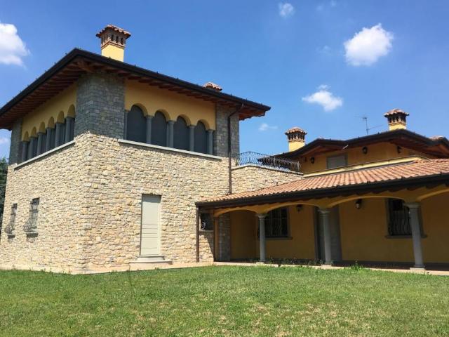 Villa Indipendente in vendita a Capriolo, Lombardia