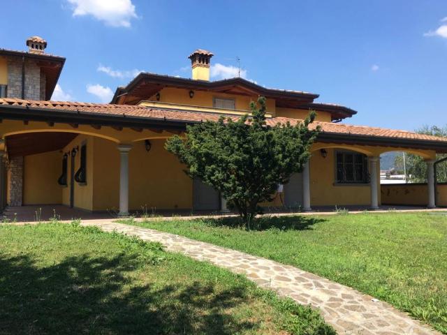 Villa Indipendente in vendita a Capriolo, Lombardia