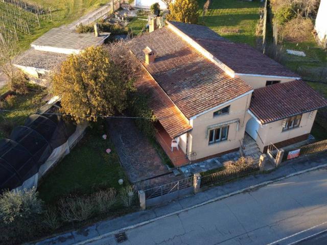 Villa Indipendente in vendita a Capriva Del Friuli, Friuli-Venezia Giulia