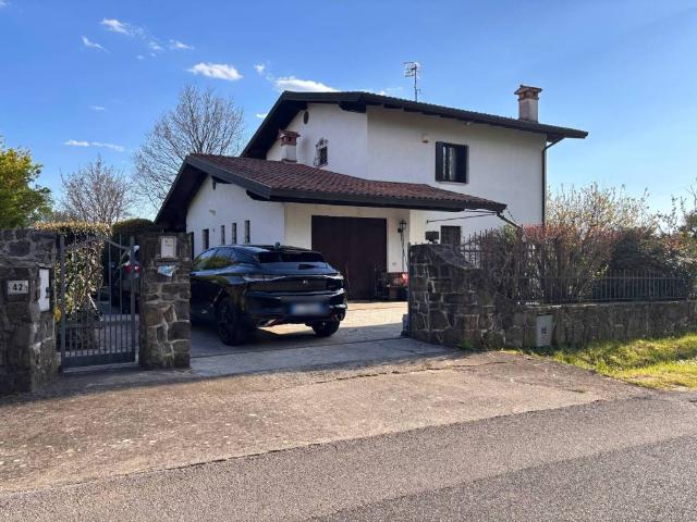 Villa Indipendente in vendita a Capriva Del Friuli, Friuli-Venezia Giulia