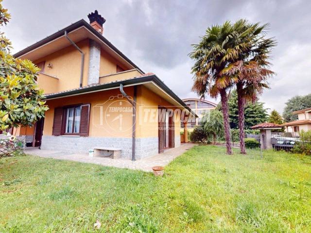 Villa Indipendente in vendita a Carate Brianza, Lombardia