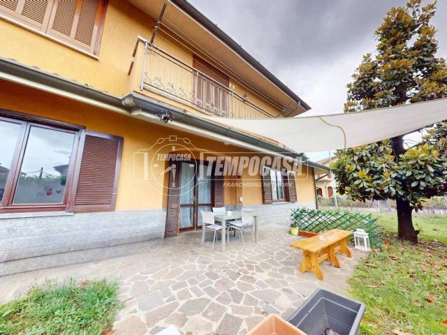 Villa Indipendente in vendita a Carate Brianza, Lombardia