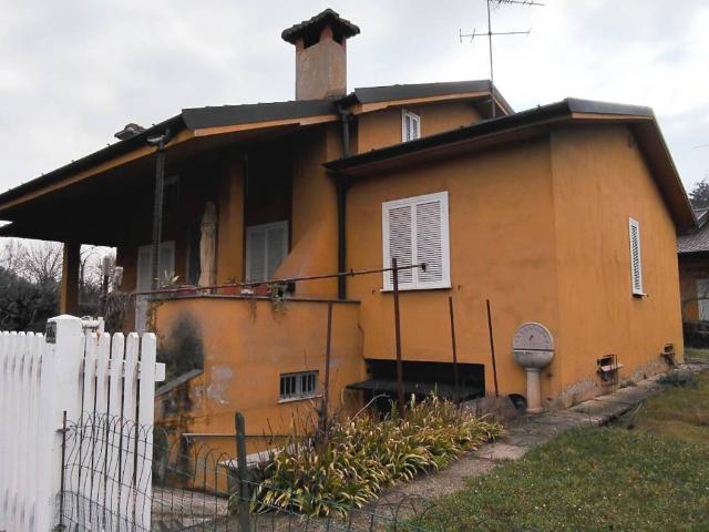 Villa Indipendente in vendita a Carate Brianza, Lombardia