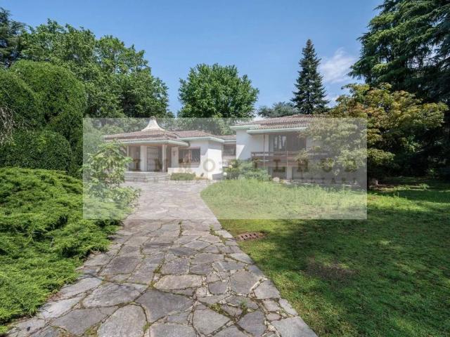 Villa Indipendente in vendita a Carate Brianza, Lombardia