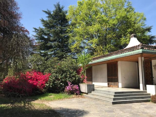 Villa Indipendente in vendita a Carate Brianza, Lombardia