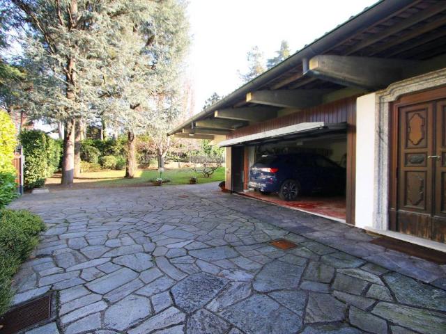 Villa Indipendente in vendita a Realdino, Carate Brianza