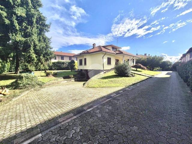 Villa Indipendente in vendita a Realdino, Carate Brianza