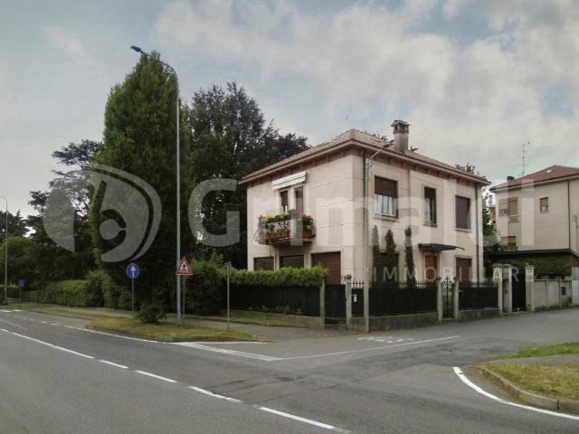 Villa Indipendente in vendita a Carate Brianza, Lombardia