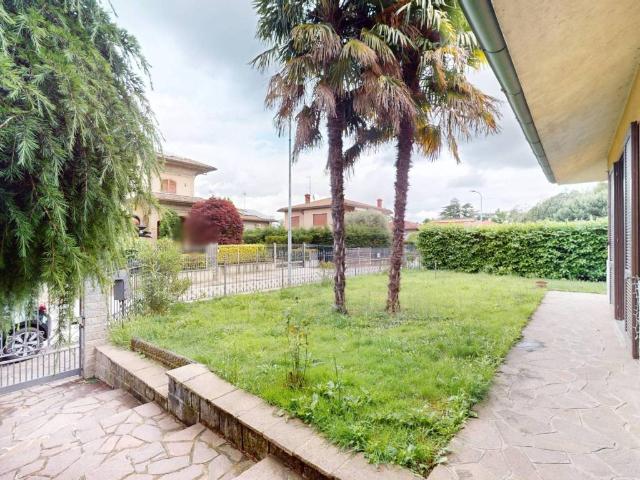 Villa Indipendente in vendita a Carate Brianza, Lombardia