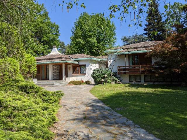 Villa Indipendente in vendita a Carate Brianza, Lombardia