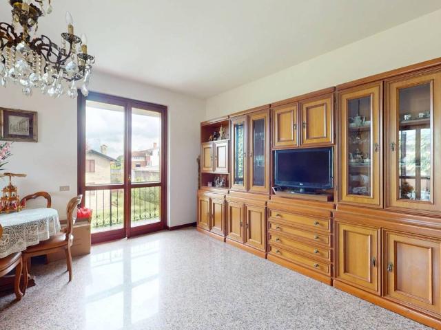 Villa Indipendente in vendita a Carate Brianza, Lombardia