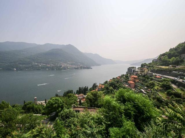 Villa Indipendente in vendita a Somaina, Carate Urio