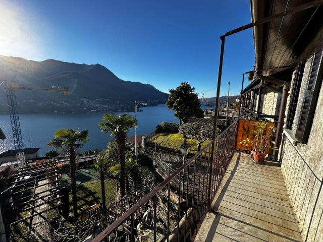 Villa Indipendente in vendita a Carate Urio, Como