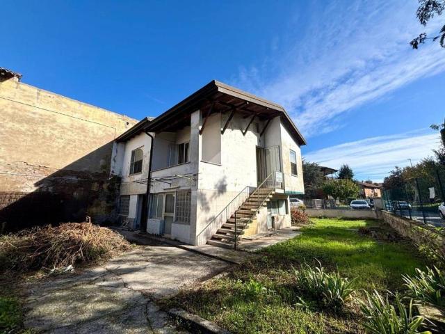 Villa Indipendente in vendita a Caravaggio, Lombardia