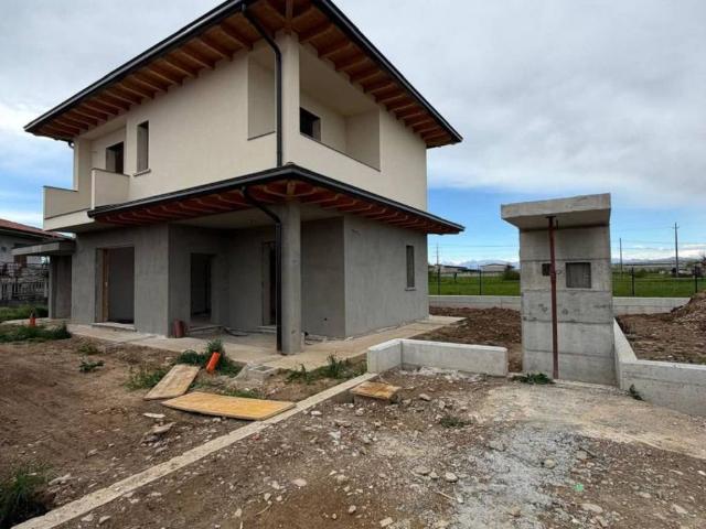 Villa Indipendente in vendita a Caravaggio, Lombardia