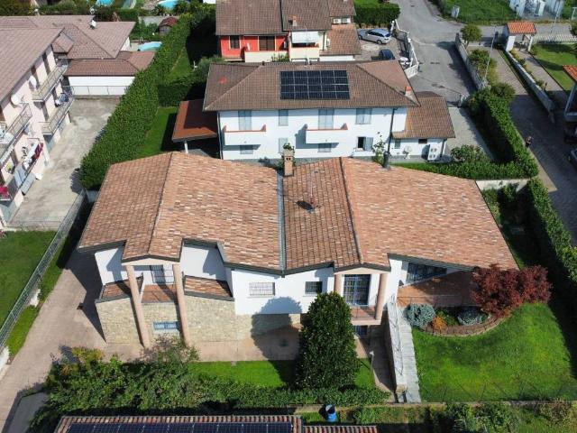 Villa Indipendente in vendita a Caravaggio, Lombardia
