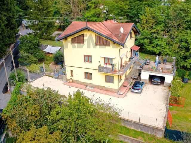 Villa Indipendente in vendita a Canton d'Oro, Caravate