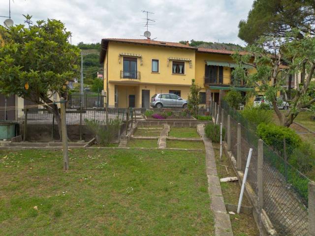 Villa Indipendente in vendita a Unione dei comuni del Medio Verbano, Caravate