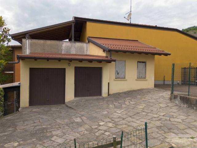 Villa Indipendente in vendita a Caravate, Varese