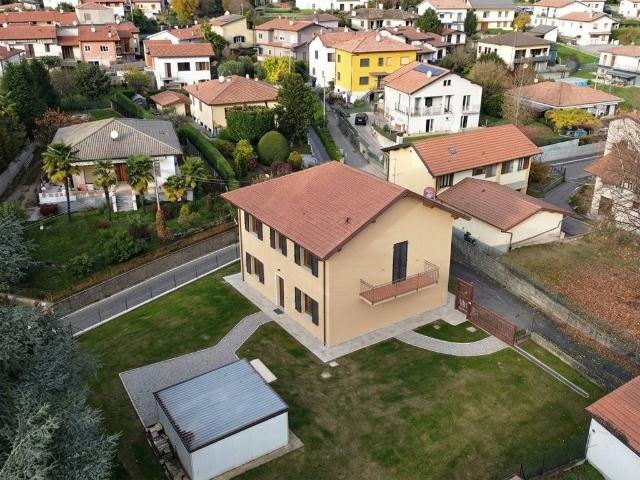 Villa Indipendente in vendita a Canton d'Oro, Caravate