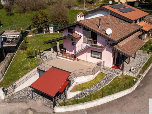 Villa Indipendente in vendita a Unione dei comuni del Medio Verbano, Caravate