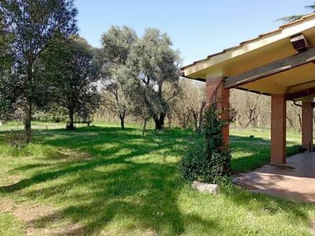 Villa Indipendente in vendita a Carbognano, Lazio