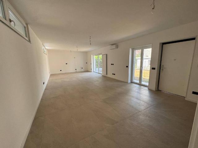 Villa Indipendente in vendita a Cuoricino, Cardano Al Campo