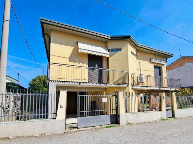 Villa Indipendente in vendita a Cuoricino, Cardano al Campo