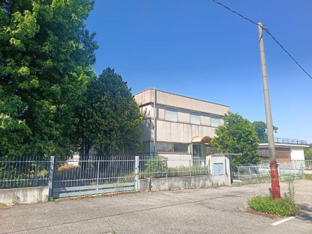 Villa Indipendente in vendita a Cardano al Campo, Varese