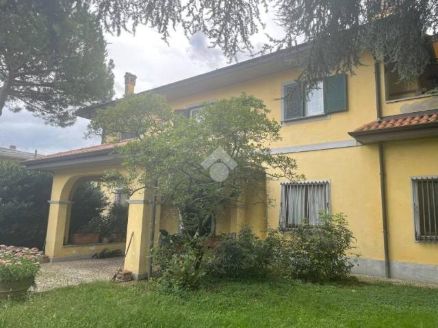Villa Indipendente in vendita a Cardano Al Campo, Lombardia