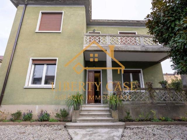 Villa Indipendente in vendita a Piemonte, Vercelli