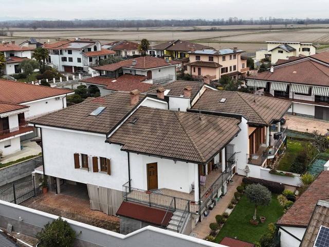 Villa Indipendente in vendita a Piemonte, Vercelli