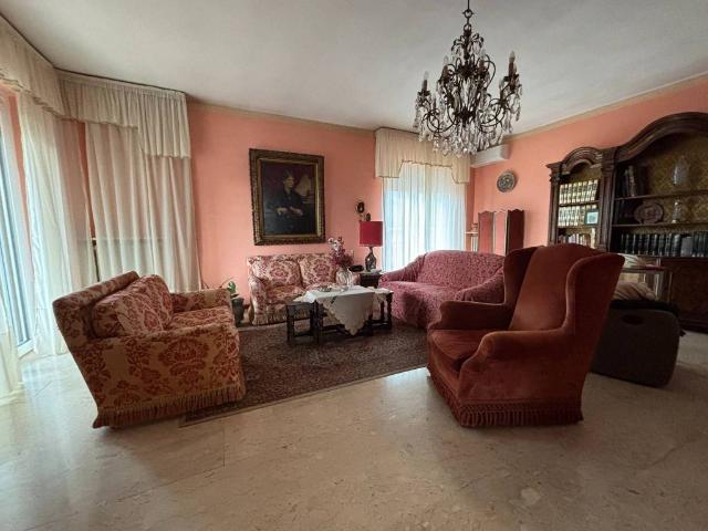 Villa Indipendente in vendita a Piemonte, Vercelli