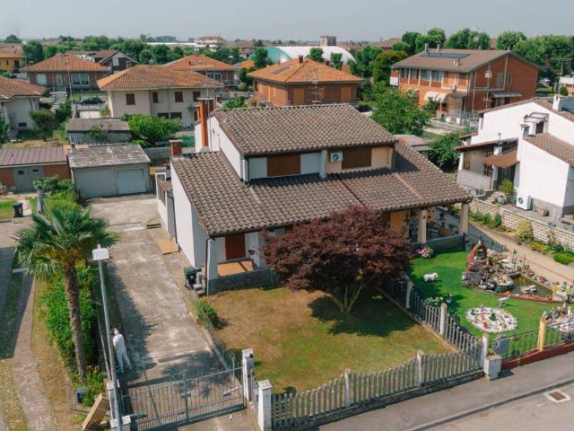 Villa Indipendente in vendita a Piemonte, Vercelli