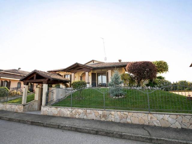 Villa Indipendente in vendita a Piemonte, Vercelli
