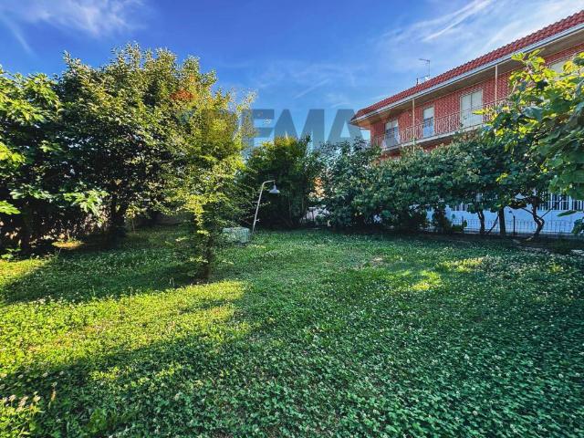 Villa Indipendente in vendita a Piemonte, Vercelli
