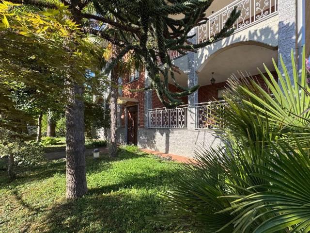 Villa Indipendente in vendita a Piemonte, Vercelli