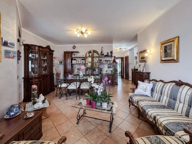 Villa Indipendente in vendita a Piemonte, Vercelli