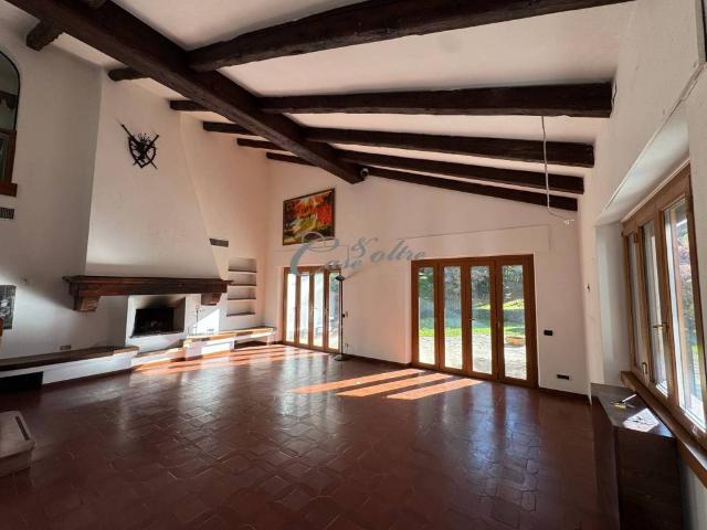 Villa Indipendente in vendita a Montesolaro, Carimate
