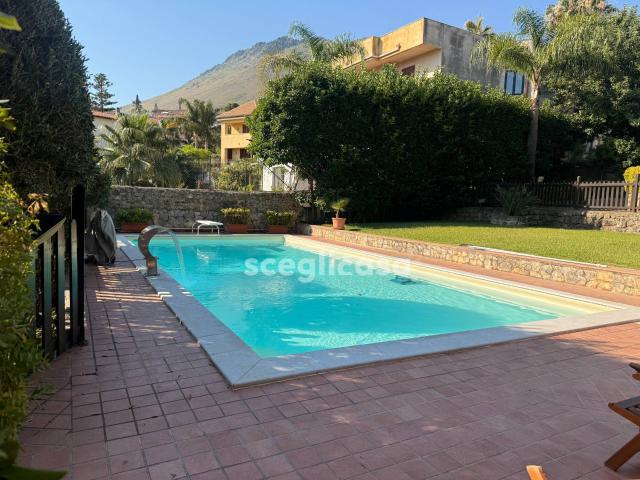 Villa Indipendente in vendita a Carini, Sicilia