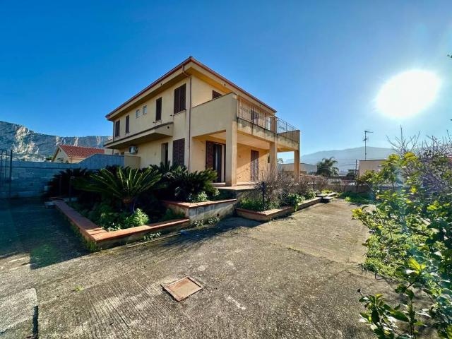 Villa Indipendente in vendita a Carini, Sicilia