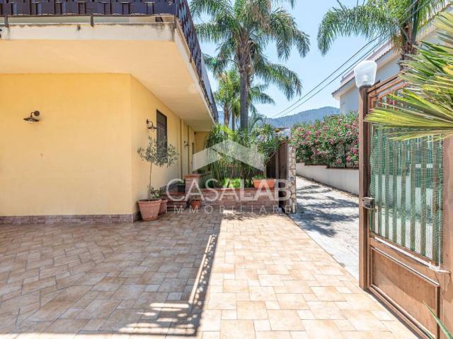 Villa Indipendente in vendita a Carini, Sicilia