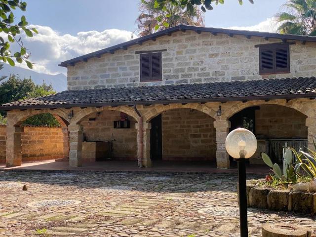 Villa Indipendente in vendita a Carini, Sicilia