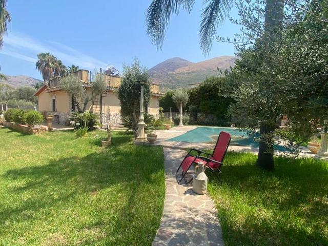 Villa Indipendente in vendita a Carini, Sicilia