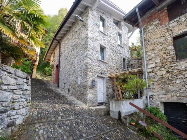Villa Indipendente in vendita a Gottro, Carlazzo