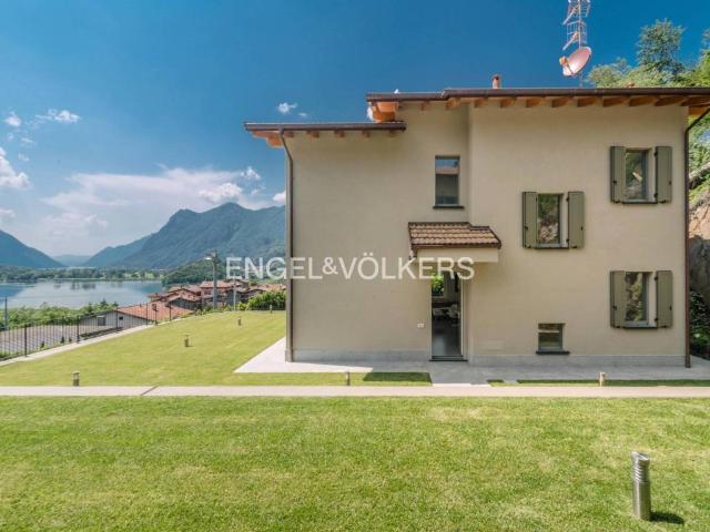 Villa Indipendente in vendita a Carlazzo, Lombardia